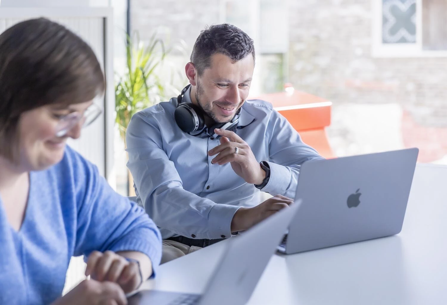 Growth marketeer en Sales werken aan employer branding traject