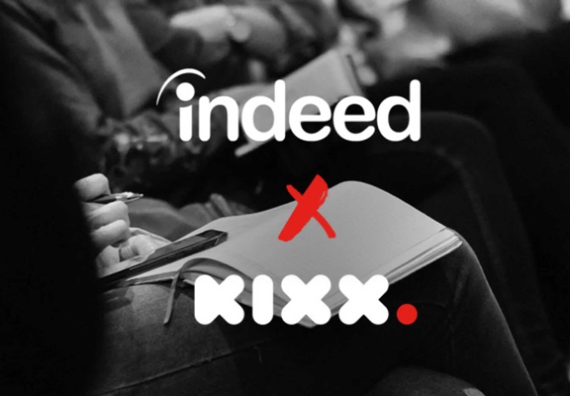 Zwart wit afbeelding van samenwerking tussen KIXX en Indeed
