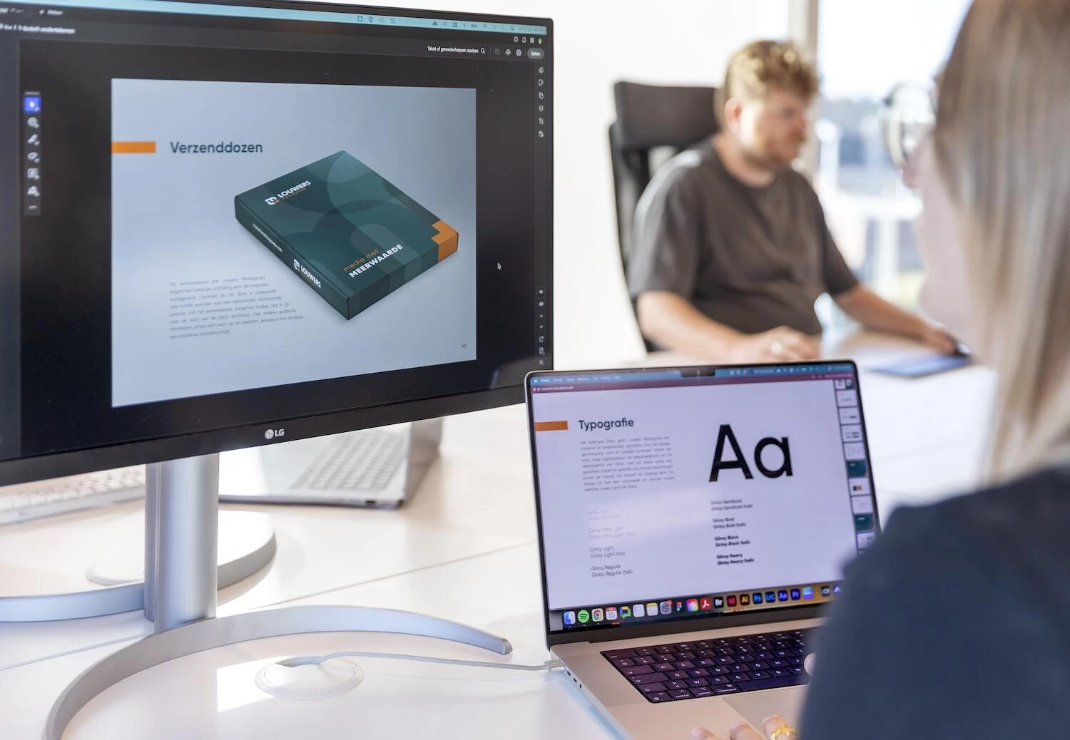 Scherm met digitale huisstijlrichtlijnen en lettertypes van klant Louwers mediagroep