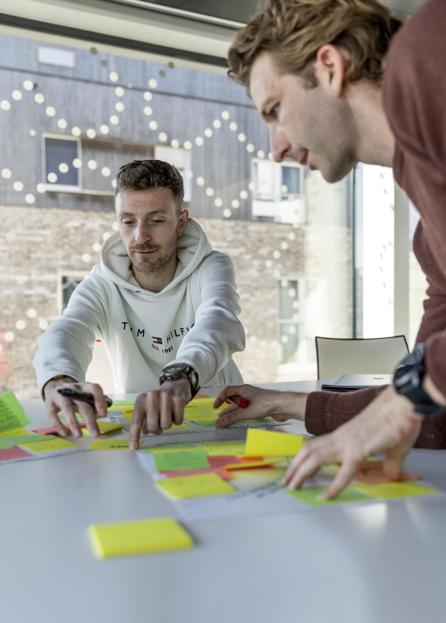Jorben en Renke tijdens een strategie meeting