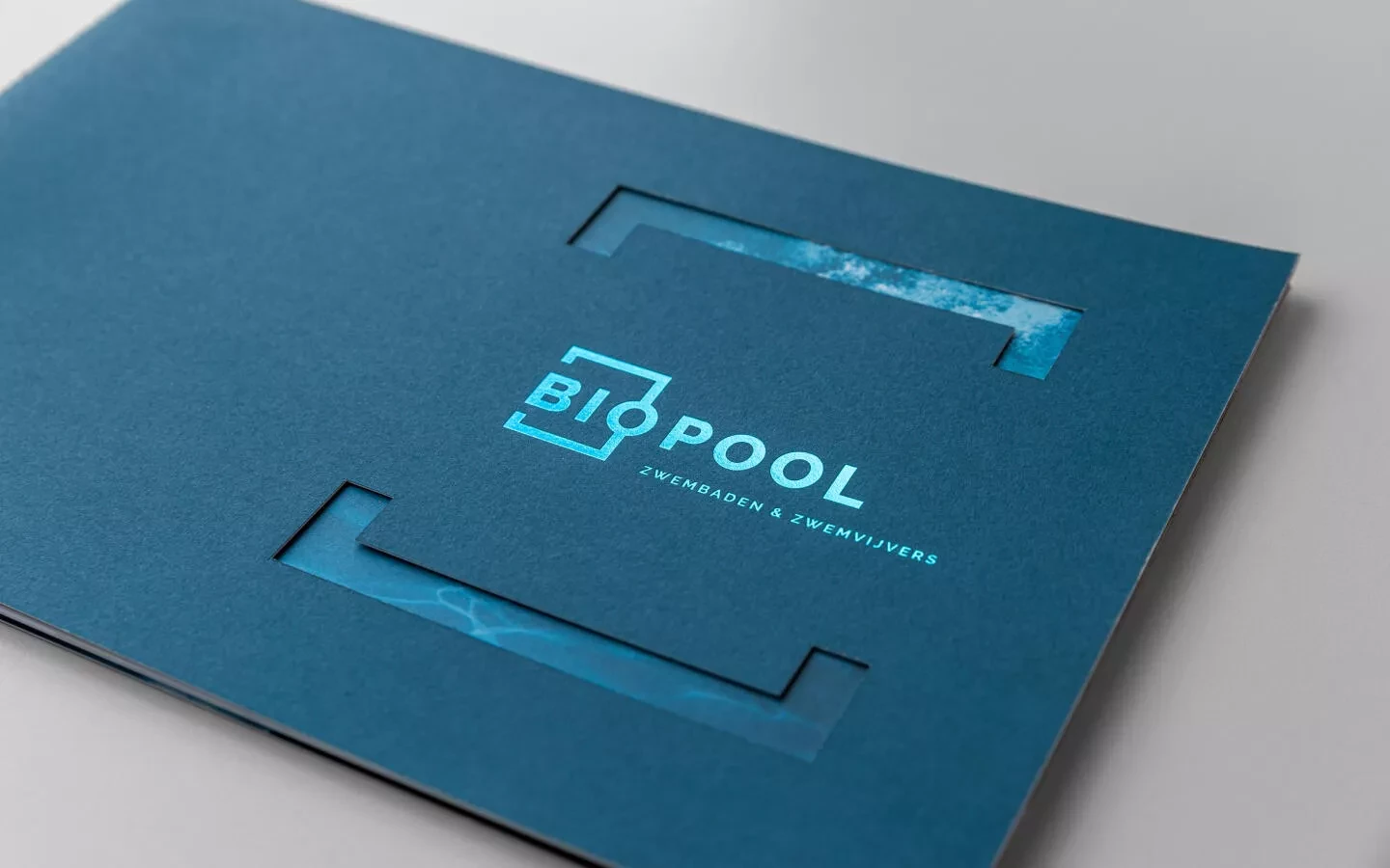 Logo BIOPOOL op magazine