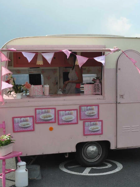 Roze Truck van Bossuyt Shop interiors