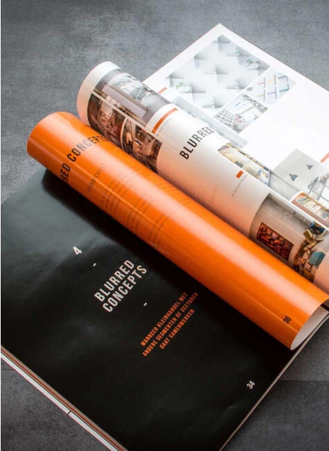 foto brochure met opgevouwen pagina's Bossuyt Shop Interiors